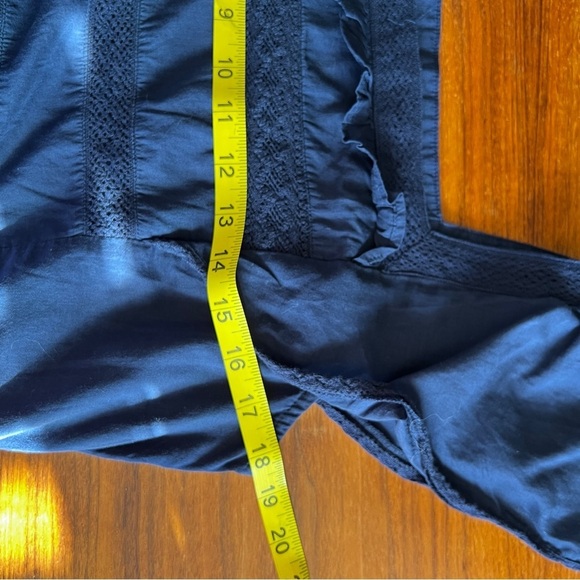 Draper James Navy embroidered tiered flutter sleeve midi dress size small - Picture 10 of 15